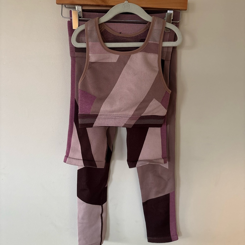 Nike Geometric Pink and Purple Activewear Set